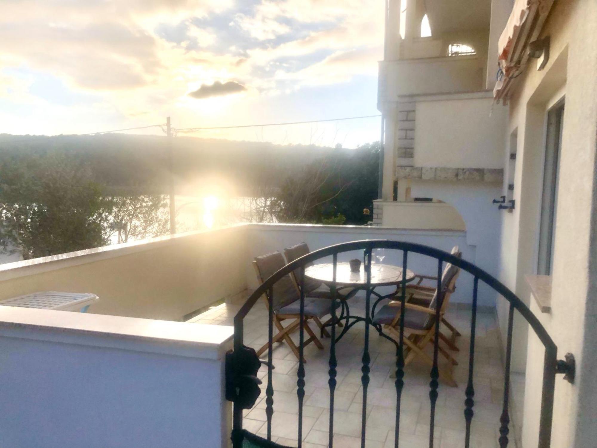 Apartments Trlika Kampor Kültér fotó