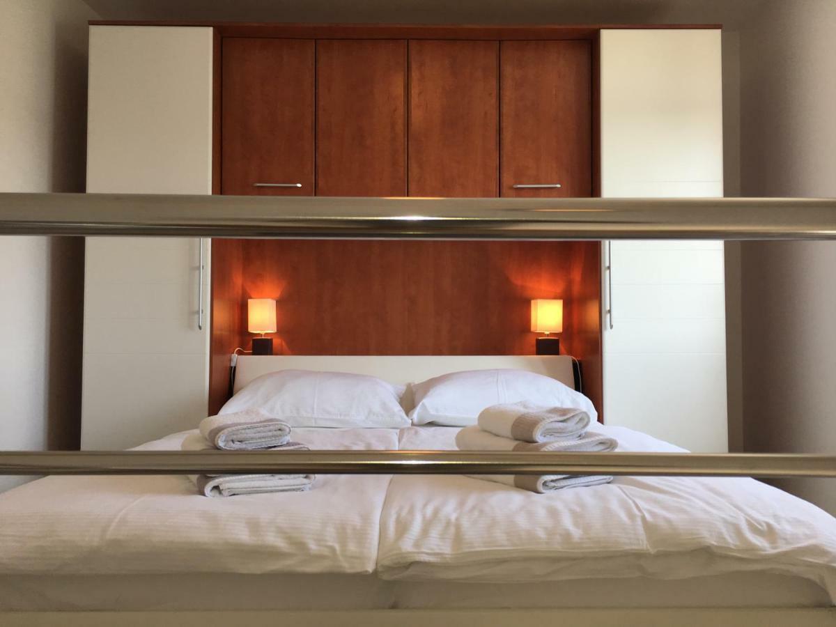 Apartments Trlika Kampor Kültér fotó